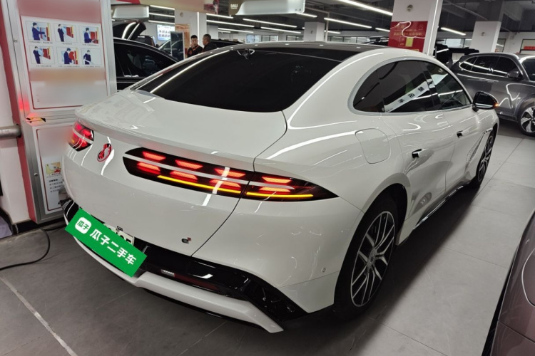 腾势Z9 2024款 1100km 四驱Max版车身外观7