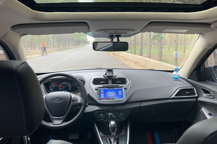 福特 福睿斯 2015款 1.5L 自动时尚型中控内饰7003