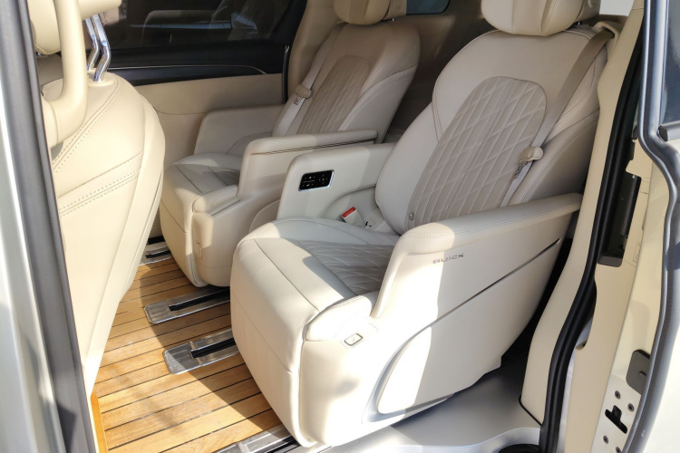 别克GL8 2022款 ES陆尊 653T 旗舰型中控内饰21