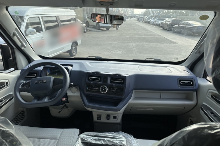 SRM鑫源新能源E3L 2025款 宁德41.86Kwh 305KM 实用型客车中控内饰7003