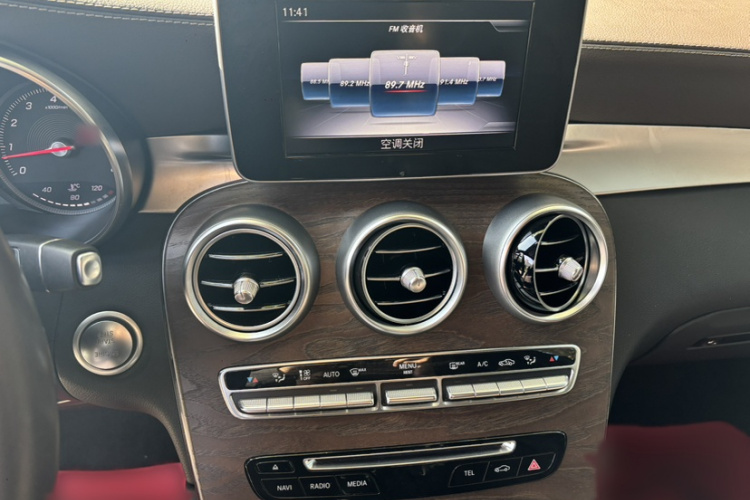 奔驰GLC 2018款 GLC 300 4MATIC 动感型中控内饰7003