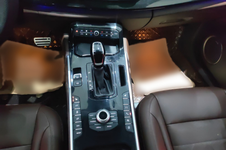 魏牌 VV7 2017款 2.0T 旗舰型局部细节18