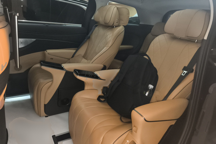 腾势D9 2024款 DM-i 980 四驱旗舰型中控内饰21