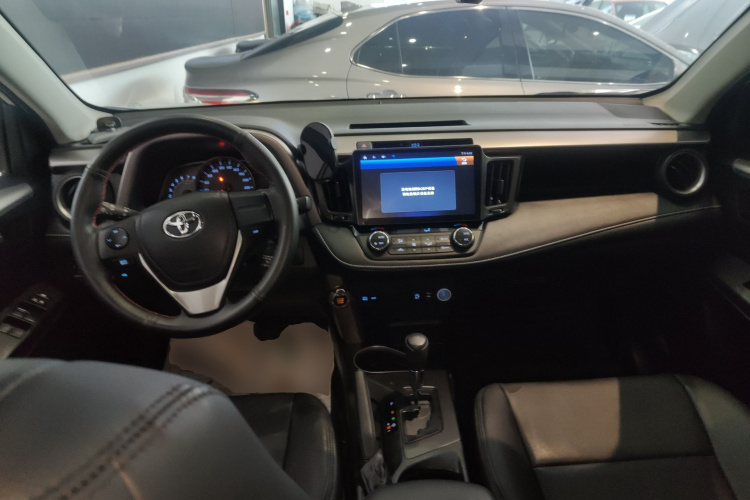 丰田 RAV4荣放 2019款 2.0L CVT两驱先锋版 国V中控内饰12