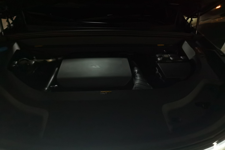 理想汽车 理想L8 2023款 Pro机舱底盘24