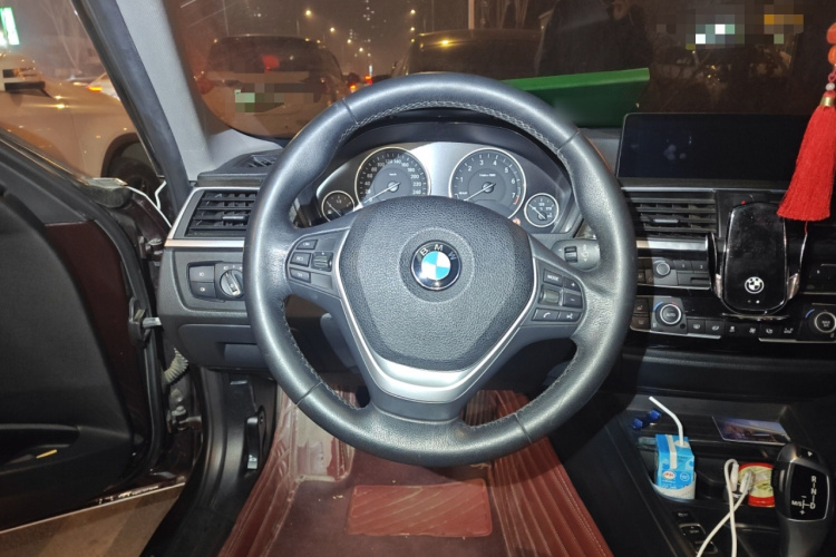 宝马3系 2017款 320Li 豪华设计套装中控内饰13