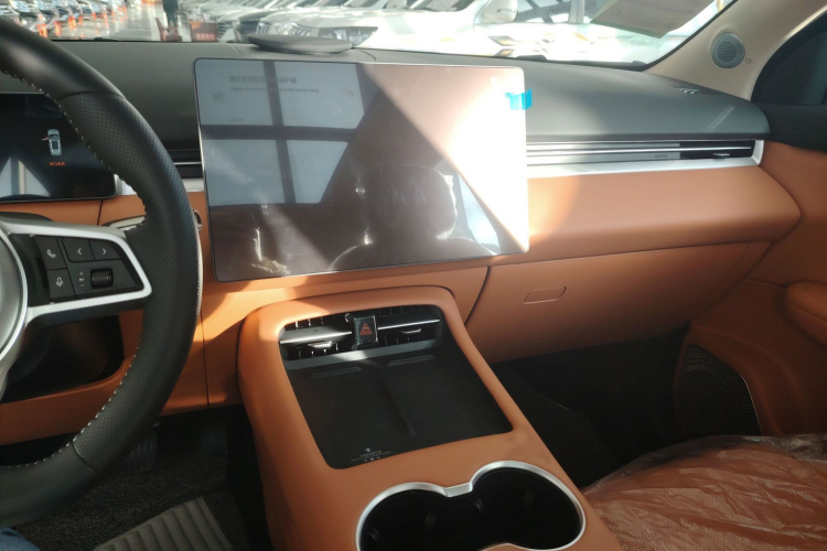 蓝电E5 PLUS 2025款 120km 标准旅行定制版 7座中控内饰7006