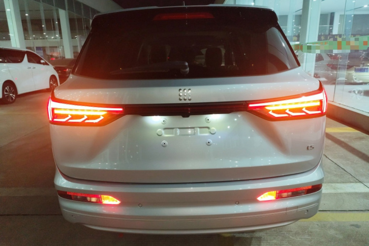 蓝电E5 2023款 1.5L DE-i 100KM畅享型 5座车身外观6