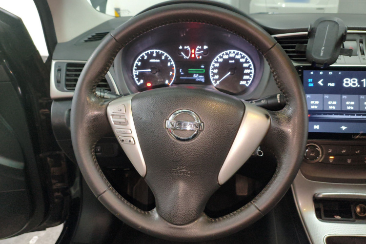 日产 轩逸 2012款 1.6XL 手动豪华版中控内饰13