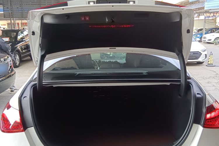 奔驰C级 2022款 改款 C 260 L 运动版局部细节23