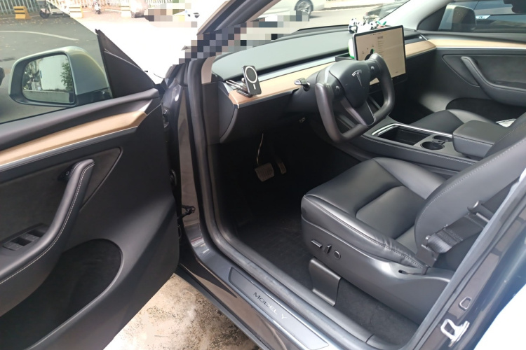 特斯拉 Model Y 2022款 后轮驱动版中控内饰20