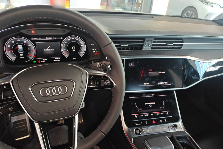 奥迪A6L 2025款 改款 45 TFSI quattro 臻选动感型中控内饰12