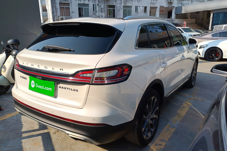 林肯 航海家 2021款 2.0T 四驱尊享版车身外观7