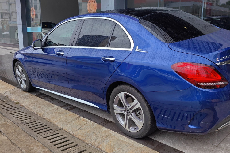 奔驰C级 2020款 改款 C 260 L 运动版车身外观4