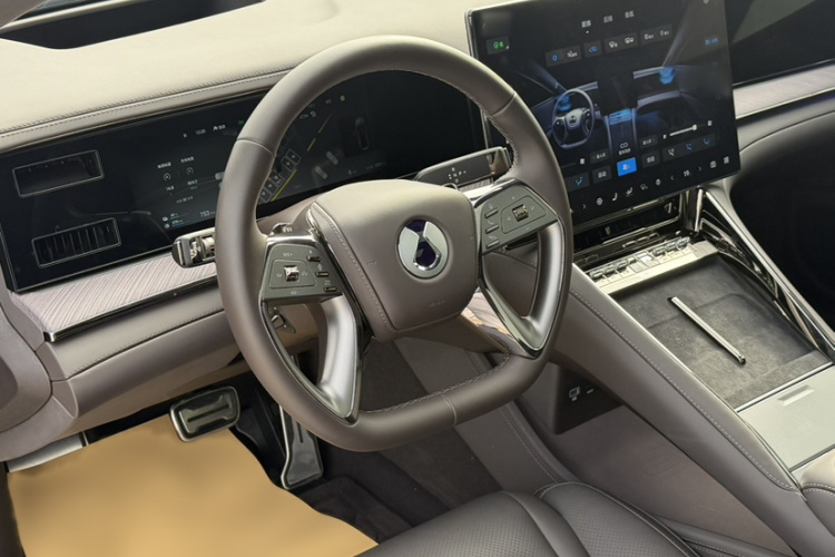 腾势Z9 2024款 1100km 四驱Ultra版局部细节13