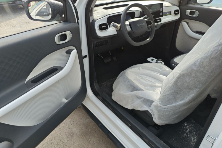 吉利银河 2025款 210km 熊猫骑士中控内饰20