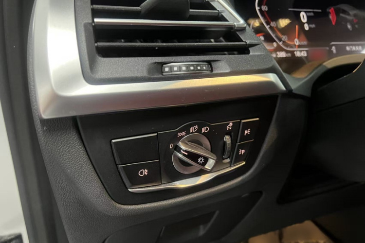 宝马X3 2022款 改款 xDrive25i M运动套装中控内饰7007