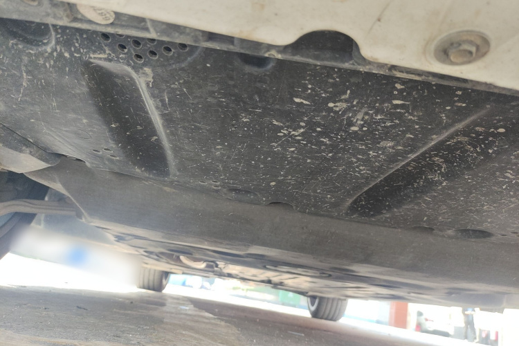 宝马3系 2023款 325i M运动套装局部细节9008