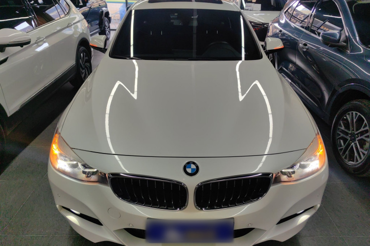 宝马3系GT 2019款 320i M运动套装车身外观6001