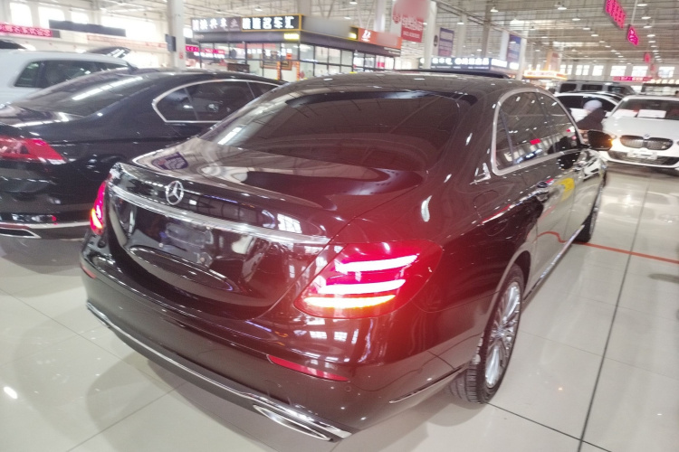 奔驰E级 2018款 改款 E 200 L车身外观6005