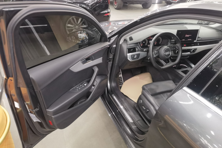 奥迪A4L 2020款 40 TFSI 豪华动感型中控内饰20