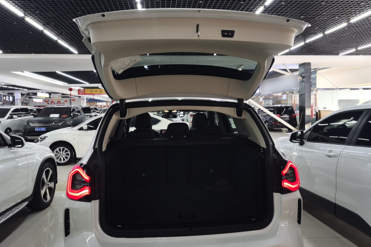 宝马X3 2022款 xDrive30i 领先型 M曜夜套装机舱底盘23