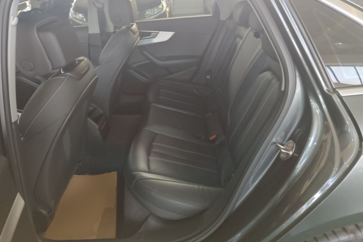 奥迪A4L 2023款 40 TFSI 时尚动感型中控内饰21