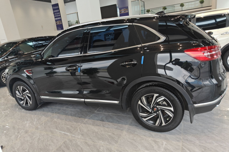 红旗HS5 2022款 改款 2.0T 智联旗享版车身外观4