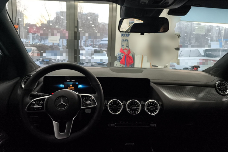 奔驰GLA 2023款 GLA 220中控内饰12