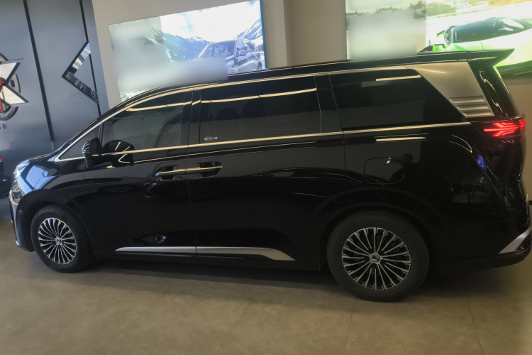 腾势D9 2022款 DM-i 1040 尊贵型车身外观4