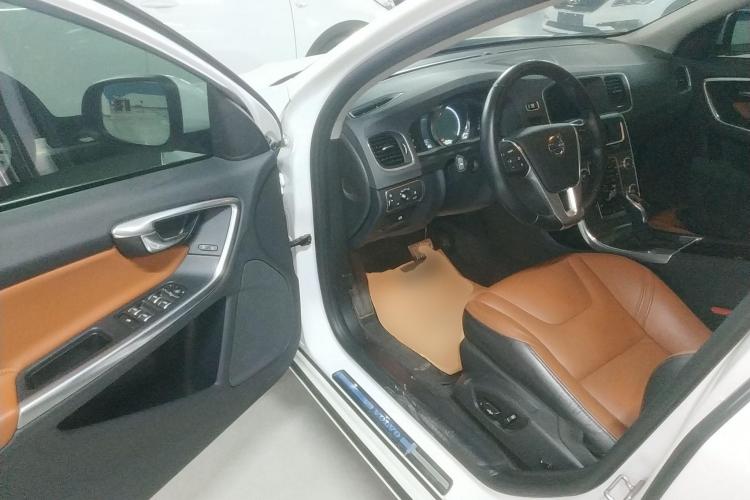 沃尔沃S60 2016款 S60L T5 智驭版中控内饰20