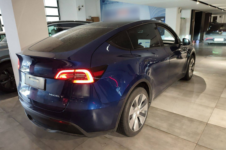 特斯拉 Model Y 2021款 长续航全轮驱动版车身外观7