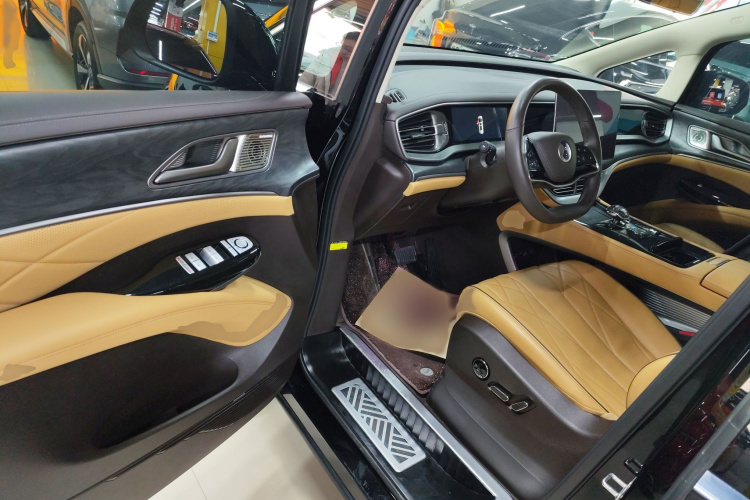 腾势D9 2024款 DM-i 1050 尊享型中控内饰7003