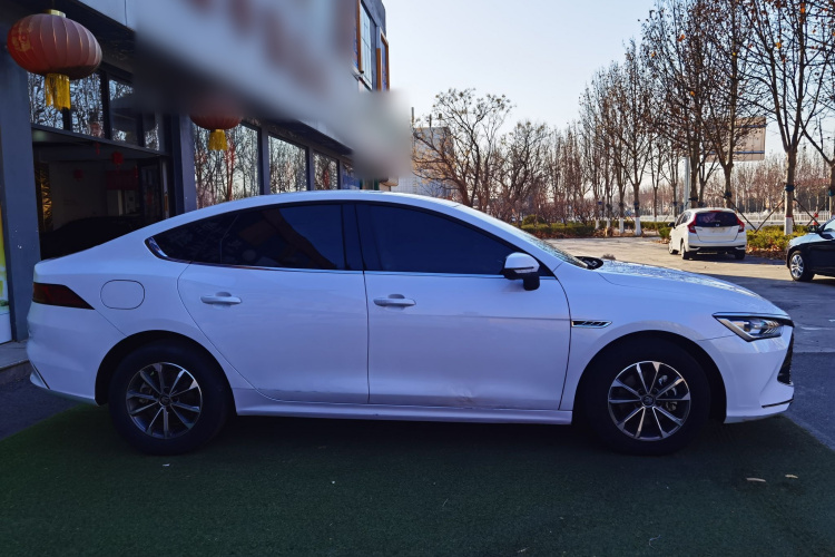 比亚迪 秦PLUS 2024款 荣耀版 DM-i 55KM领先型车身外观6003