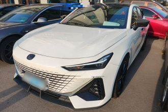 长安UNI-V 2023款 1.5T 尊贵型