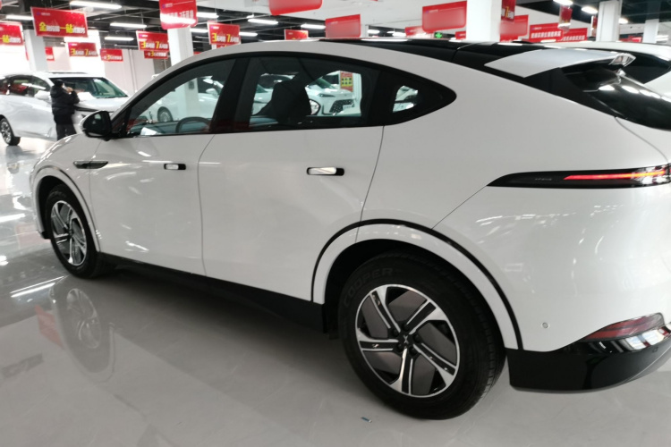 小鹏G6 2023款 580 长续航 Pro车身外观4