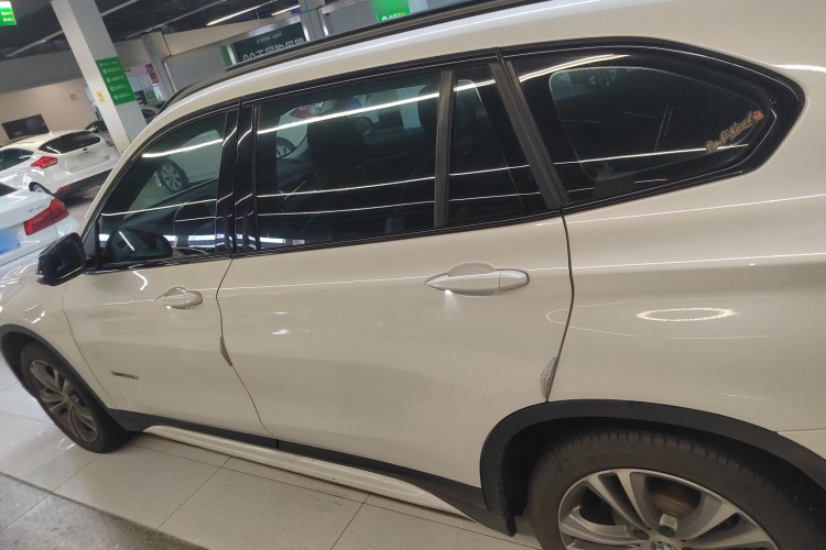 宝马X1 2016款 sDrive20Li 豪华型车身外观4