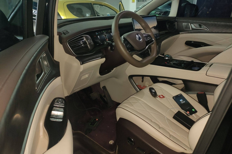 腾势D9 2024款 DM-i 980 四驱尊贵型局部细节19