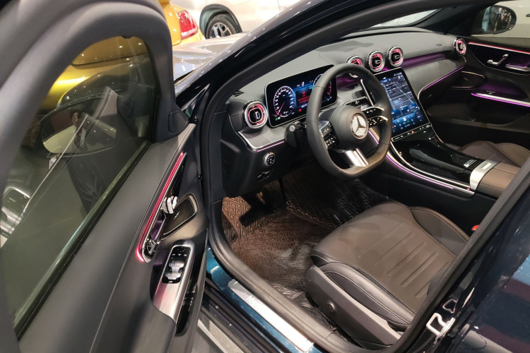 奔驰C级 2024款 改款 C 260 L 运动版中控内饰20