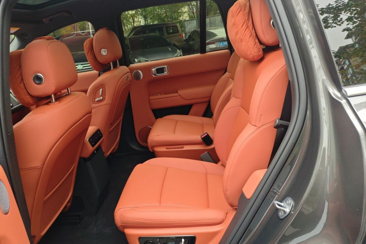 理想汽车 理想L8 2025款 Max 智能焕新版中控内饰7004