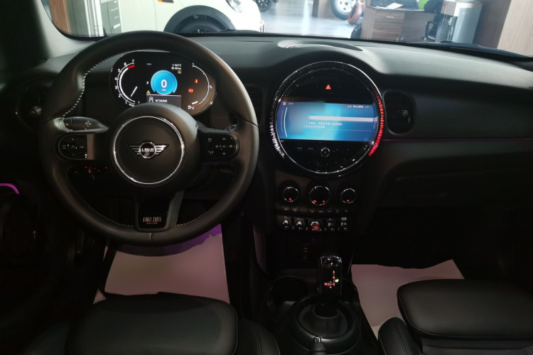 MINI 2023款 1.5T COOPER 国王十字特别版 五门版中控内饰12