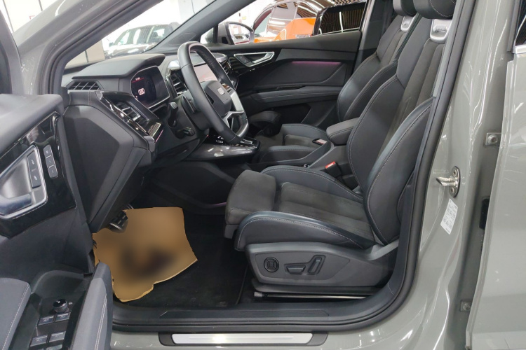 奥迪Q4 e-tron 2023款 40 e-tron 创境版中控内饰19