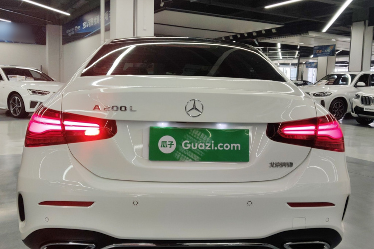 奔驰A级 2024款 改款 A 200 L 时尚型车身外观6