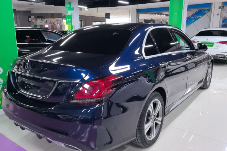 奔驰C级 2020款 改款 C 260 L 运动版车身外观7