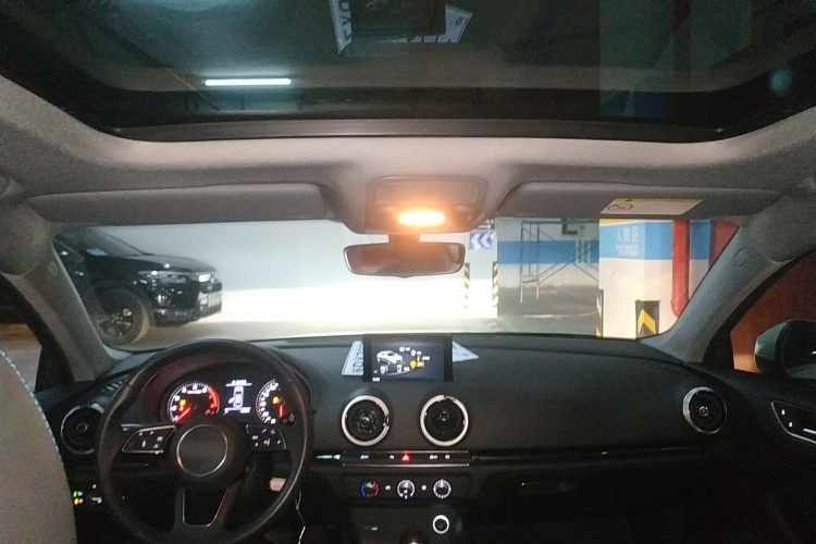 奥迪A3 2018款 30周年年型 Limousine 35 TFSI 时尚型中控内饰22