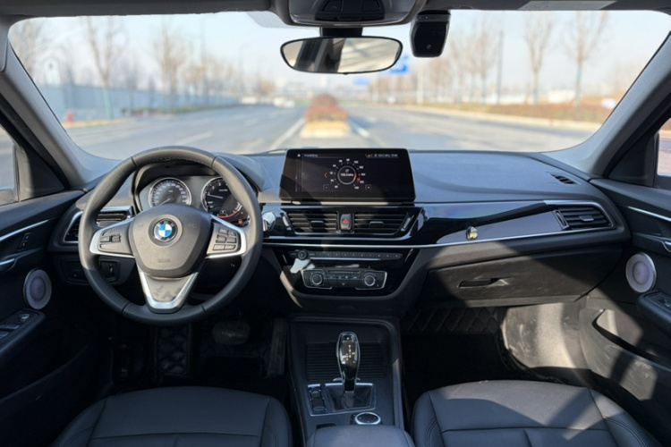 宝马1系 2021款 改款 120i M运动版中控内饰7001