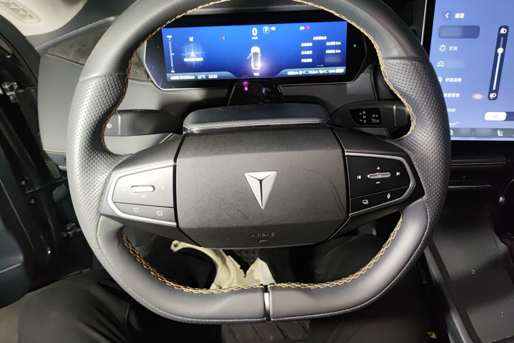 深蓝汽车 深蓝SL03 2022款 1.5L 1200增程版中控内饰13