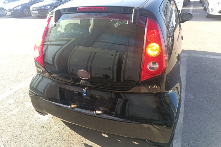 比亚迪F0 2012款 1.0L 悦酷型车身外观6