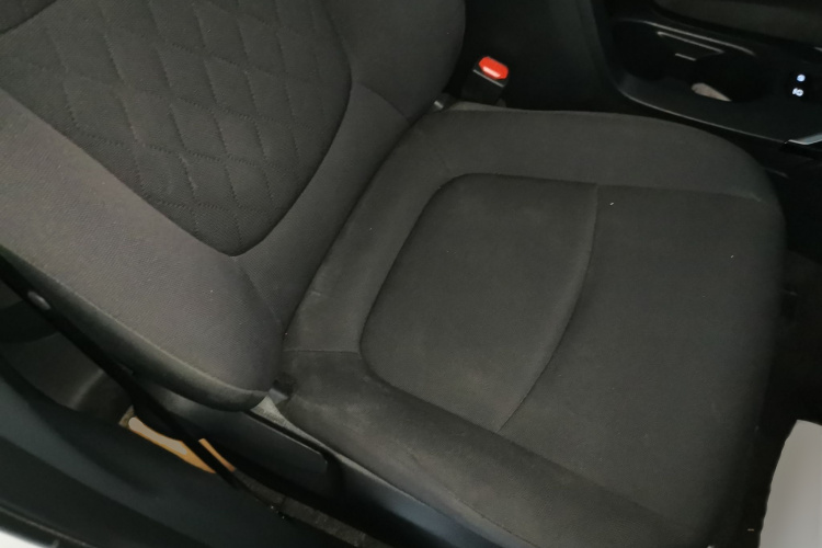 丰田 卡罗拉锐放 2023款 双擎 2.0L 先锋版局部细节41