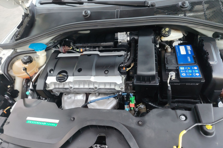 雪铁龙C3-XR 2015款 1.6L 自动先锋型机舱底盘24